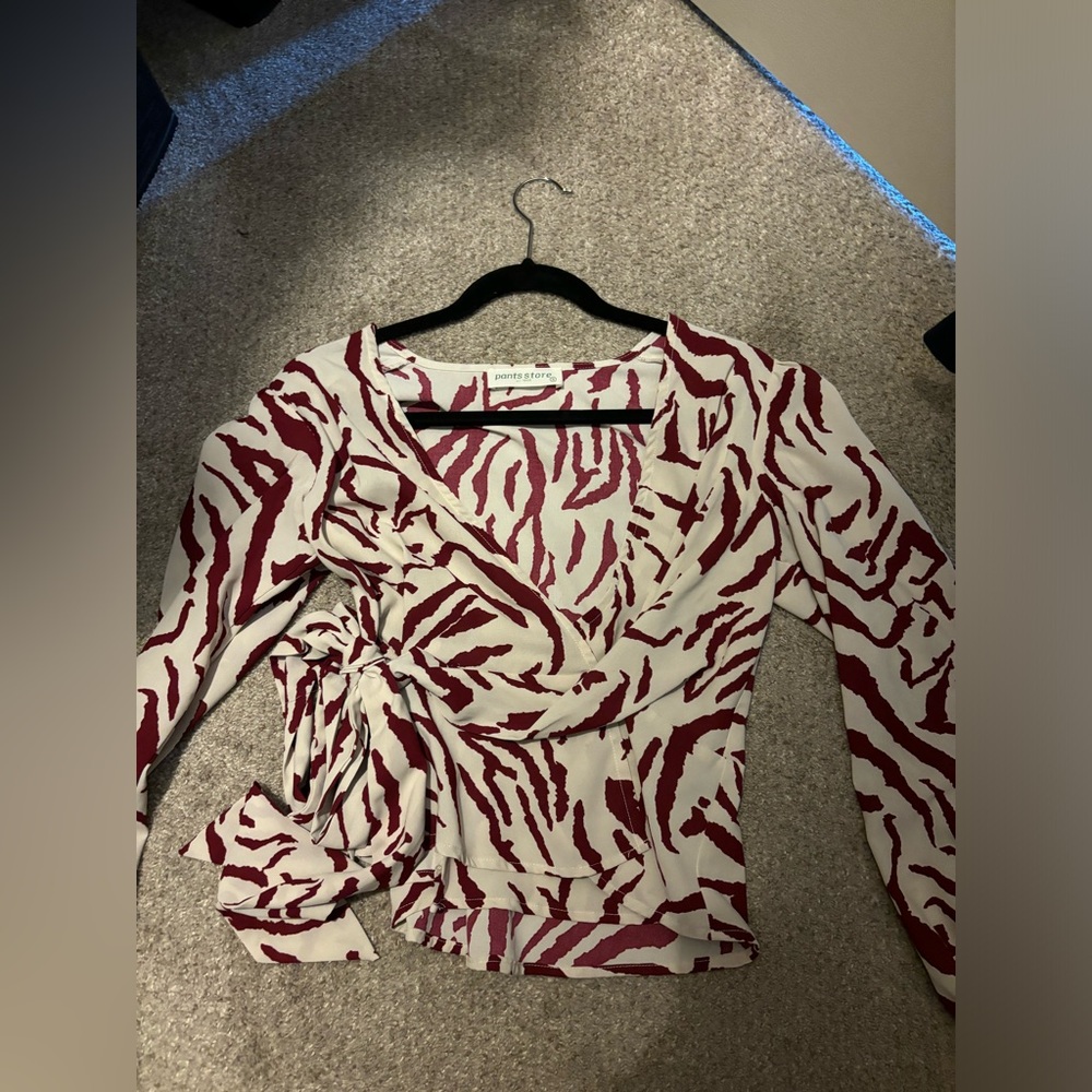 pants store zebra shirt